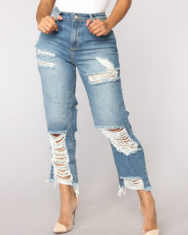 Women Capri Length Distressed Denim Jeans