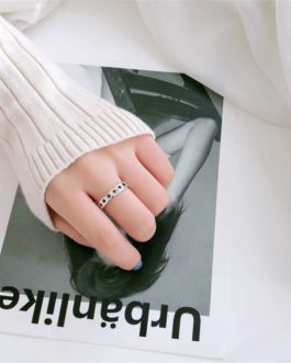 Retro Hollow Five-pointed Star Ring