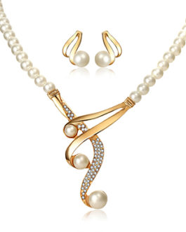 Gem and Bead Attachment Pearl Bead Necklace