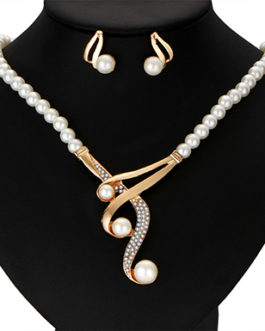 Gem and Bead Attachment Pearl Bead Necklace