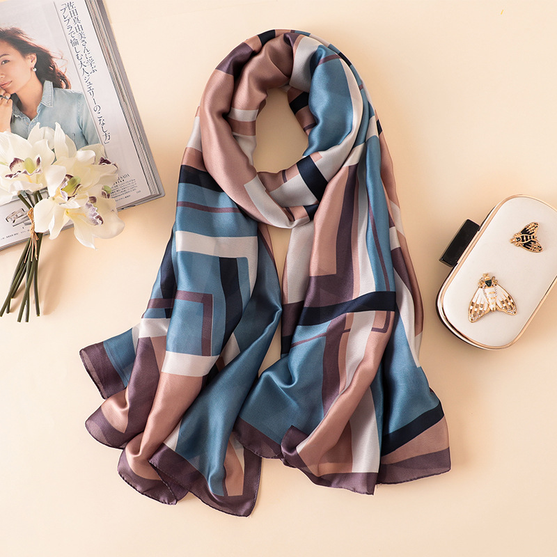 Read more about the article Beautiful Fashion Scarves