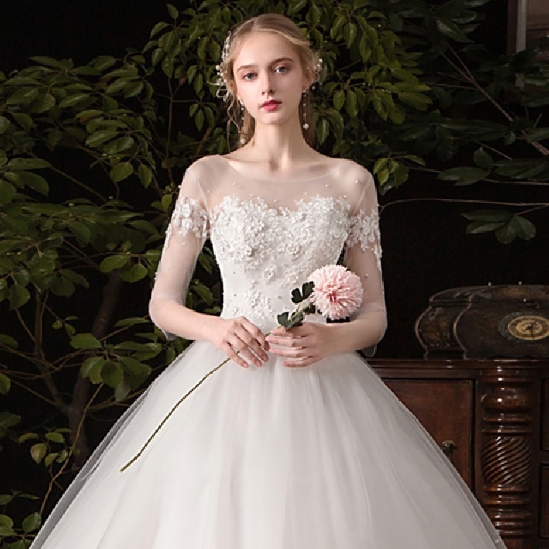 Fashion Appliques Pearls Lace Bride Wedding Dress