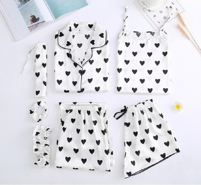 Fashion Sweet Love Pattern Pajamas Printing