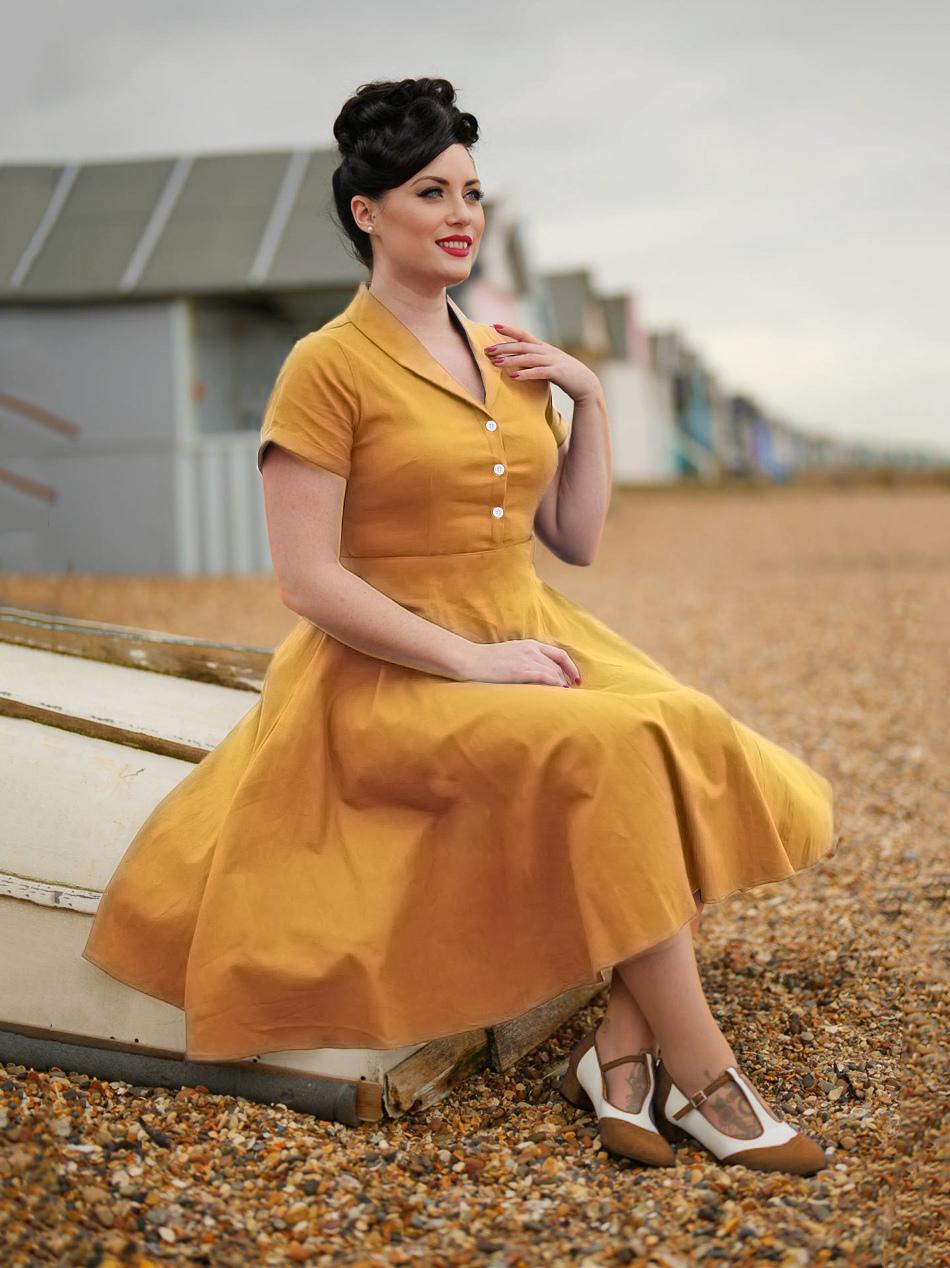 Vintage Dress Turndown Collar Buttons 1950s Audrey Hepburn Style Short Sleeves Medium Yellow Rockabilly Dress