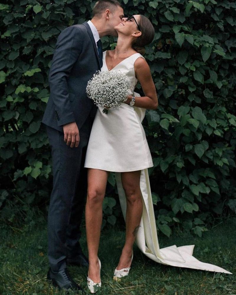 Short V-Neck Sleeveless Short Short Bridal Dresses