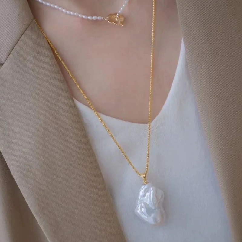 Natural Baroque Fishtail Shaped Pearl Necklace Silver Pendant with Bright White Collarbone Chain Classic