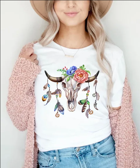 Artistic Feather Print Casual Tee for Women – Embrace Summer with Style