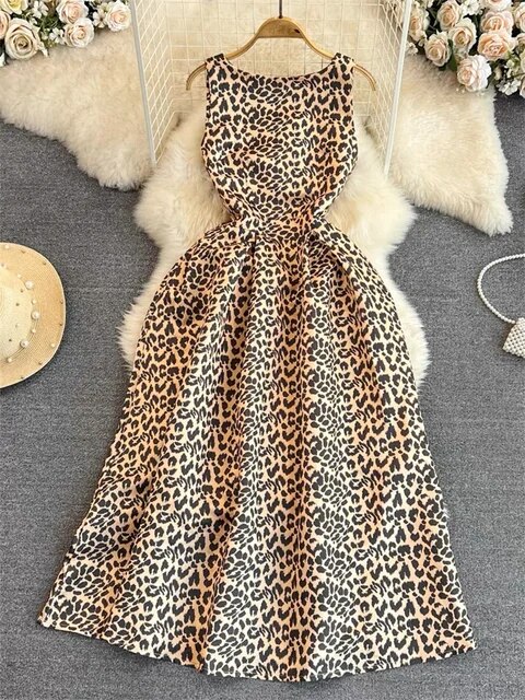 Classic Sleeveless Dress with O-Neck – Seamless Transition from Office to Outing