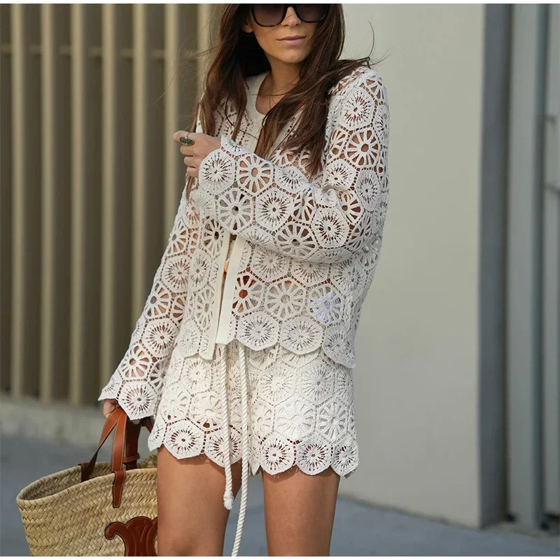 Knit Hollow Out Shorts And Hidden Buckle Cropped Street Outfits