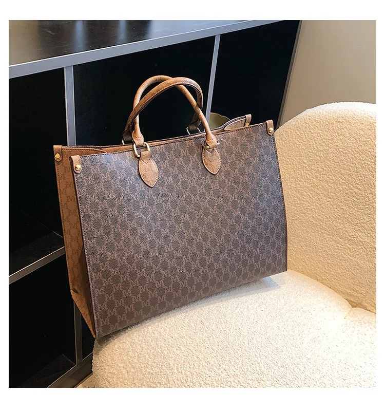 Letters Filled Large Capacity Interior Zipper Pocket Luxury Designer Handbags Bags