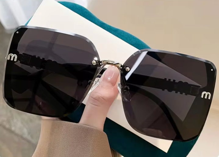 Luxury Letters Anti Strong Light Vintage Rimless Sun Glasses1. Luxury Letters Anti Strong Light Vintage Rimless Sun Glasses