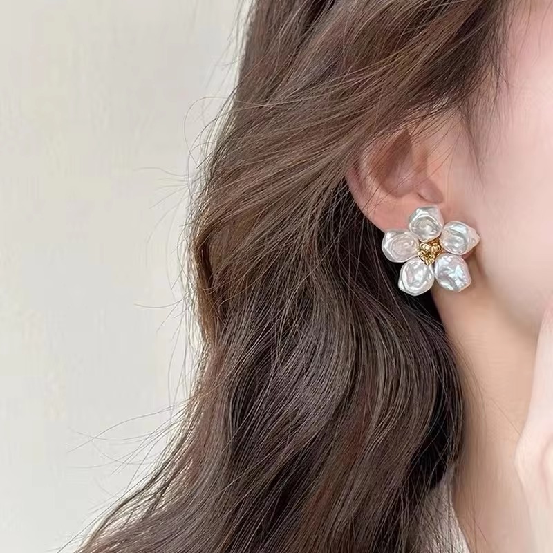 Vintage Zinc Alloy Imitation Pearl Flower Stud Earrings