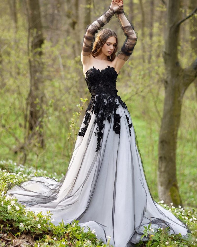 Elegant A-Line Lace Tulle Court Train Wedding Dress