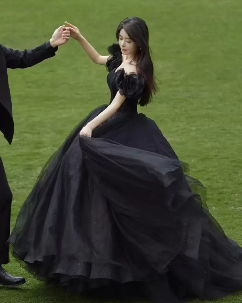 Elegant Silhouette Flowers Tulle Floor-Length Gothic Wedding Princess Dress