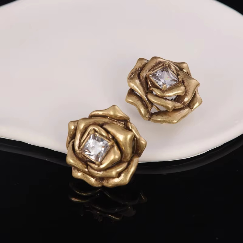 Elegant Temperament Metal Flower Delicate Designer Earrings