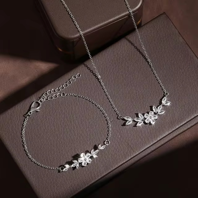 Charm Choker Flower Style Necklace Set