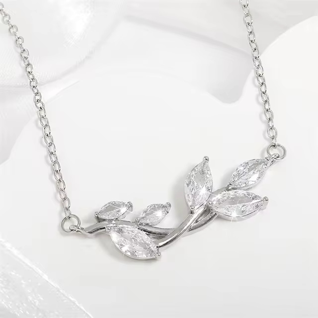Charm Choker Flower Pattern Cubic Zirconia Necklace