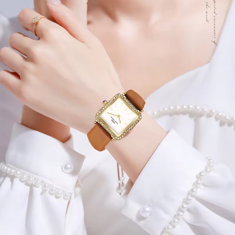 Elegant Diamond Leather Waterproof Square Luxury Wristwatch