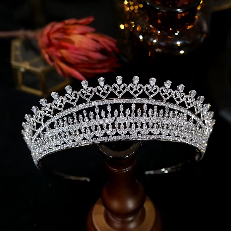 Retro Wedding Cubic Zirconia Heart Connected To Heart Pattern Crown