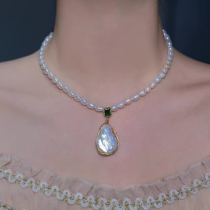 Elegant Natural Freshwater Pearl Baroque Pendant Crystal Necklace