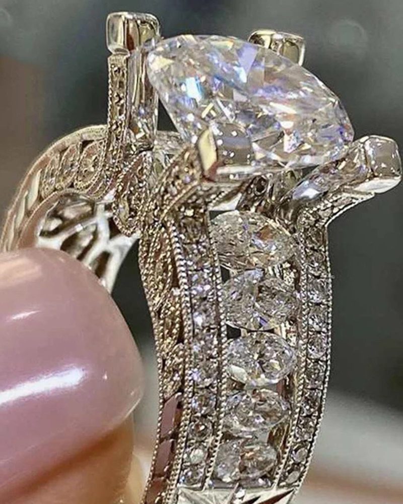 Gorgeous Big Cubic Zircon Wedding Anniversary Party Ring