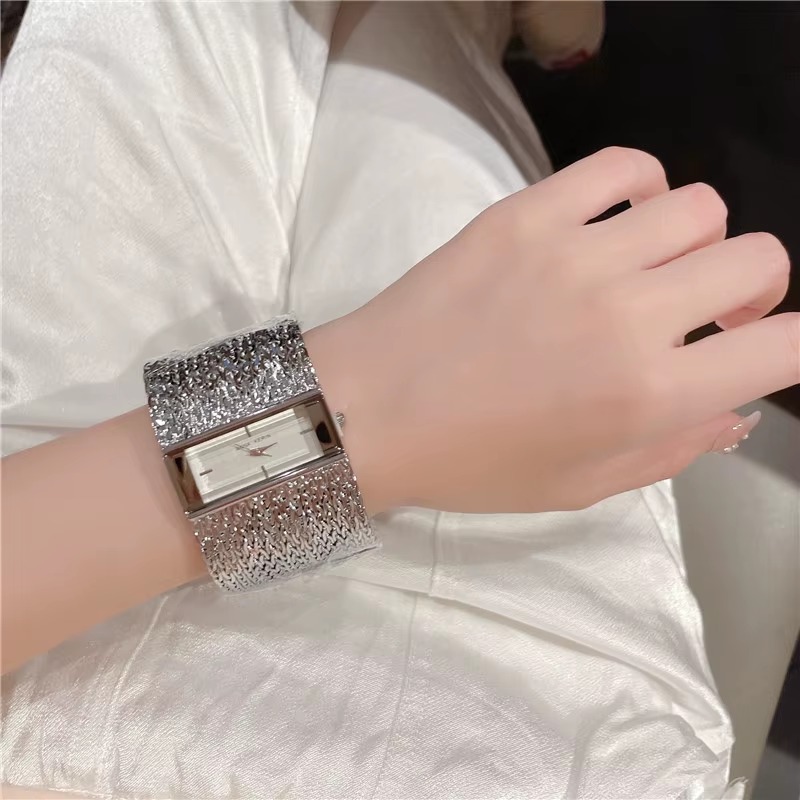 Luxury Fashion Large Dial Delicate Water Resistant Bracelet Quartz Watch