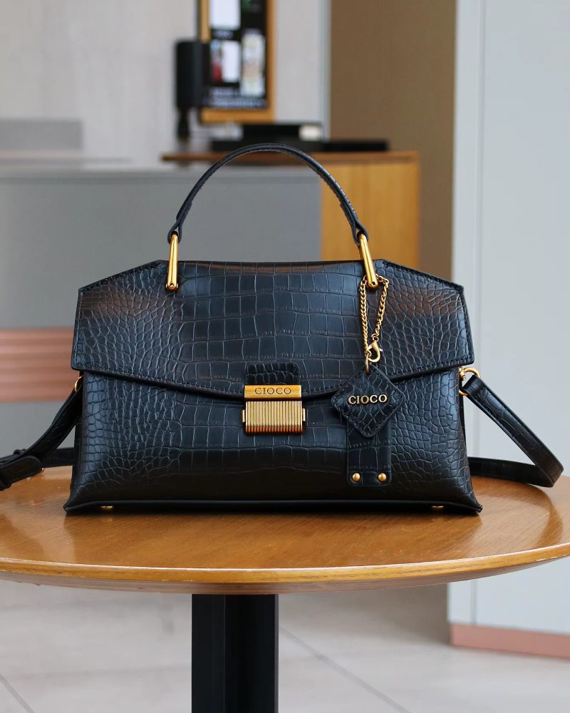 Luxury Snake Shaped High Grade One Shoulder Handbag