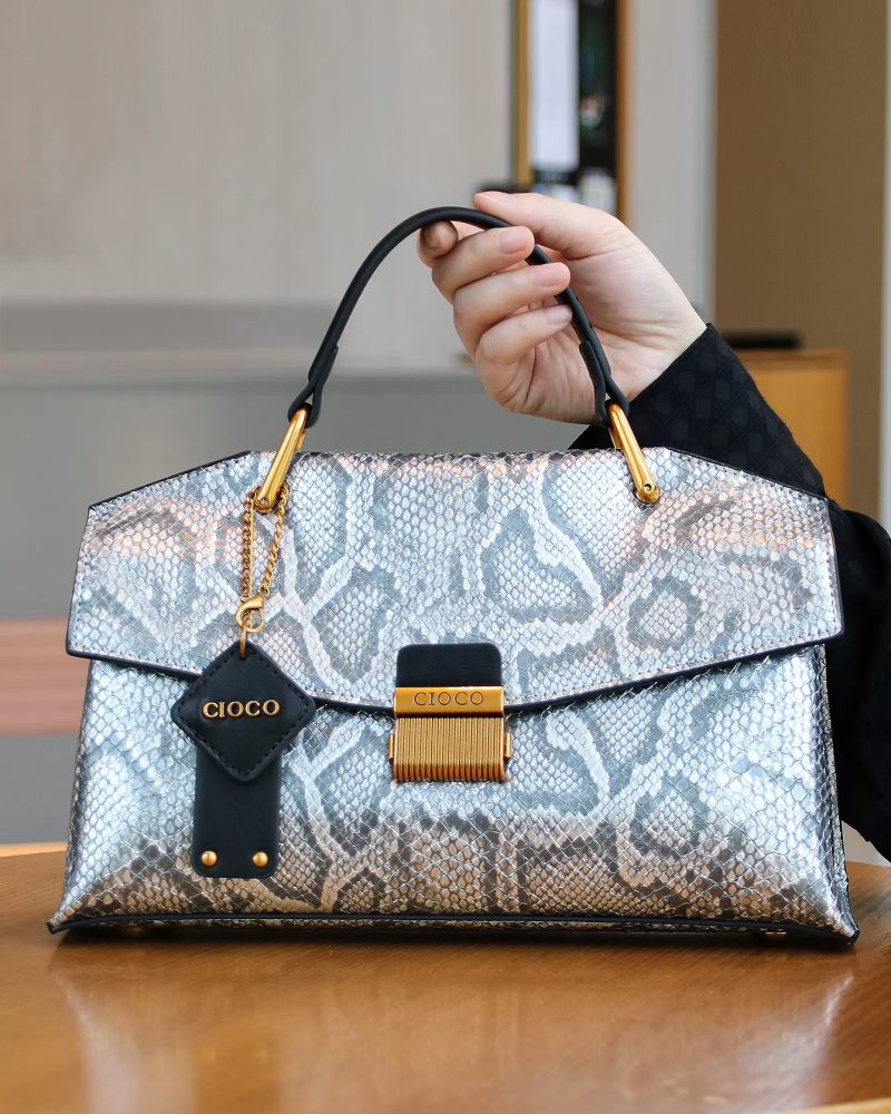 Retro Snake Shaped Lightweight Large Capacity Box Handbag