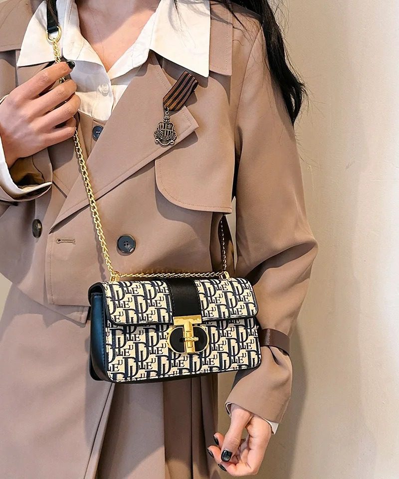 Luxury Letter Print Lock Designer Chain Strap Versatile Clutch Crossbody Shoulder Bags