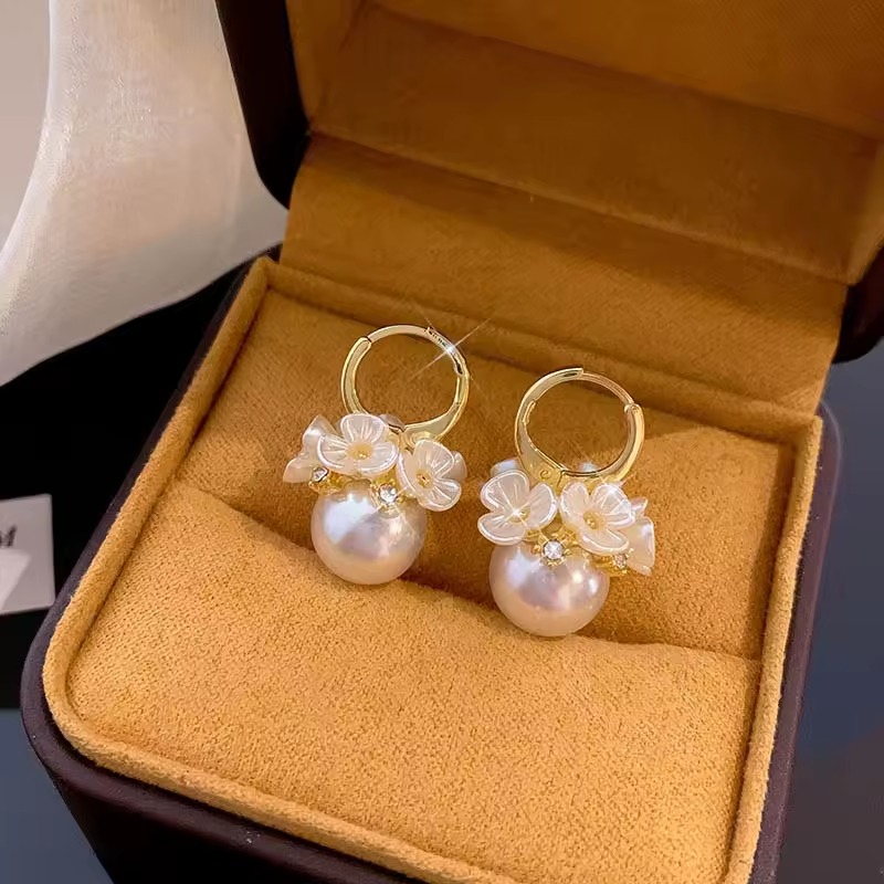 Casual Copper Alloy Temperament Statement Wedding Shell Flower Pearl Stud Earrings