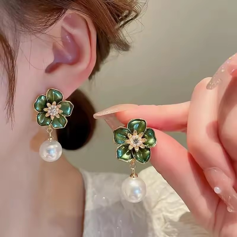 Classic Plant 925 Silver Zinc Alloy Needle Flower Noble Pearl Stud Earrings