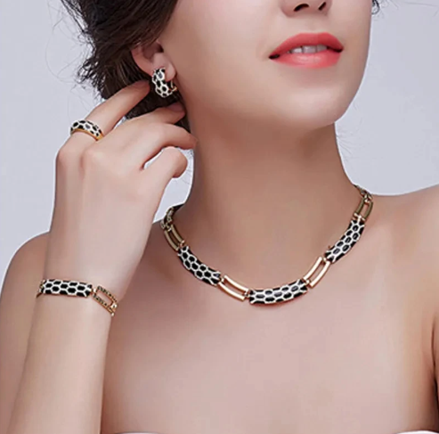 Classic Metal Crystal 18K Gold Plated Jewelry Weddings Necklace Earrings Ring Jewelry Set