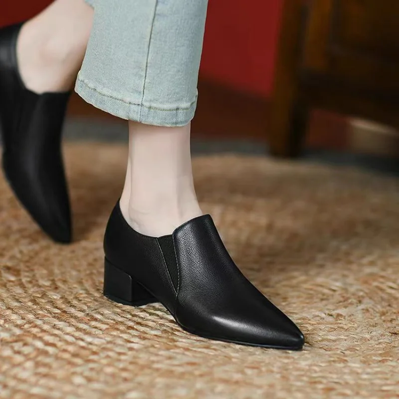 Low-Cut Office Style Leather Chunky Heel Pointed-Toe Pumps
