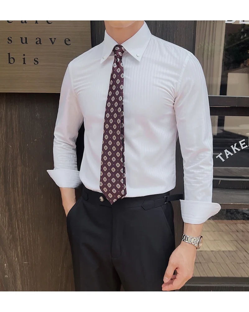 High-quality autumn men's new long-sleeve dark striped slim-fit shirt.